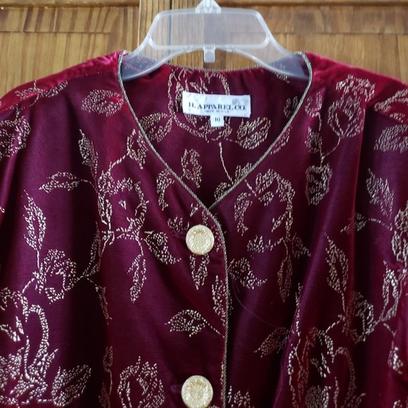 H. APPAREL red w/gold tone decor button front L/S fitted top sz 10 woman's - Picture 2 of 3